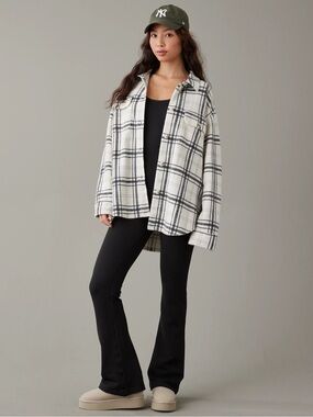 AMERICAN EAGLE Oversized Plaid Soft Fleece Shacket Ivory White